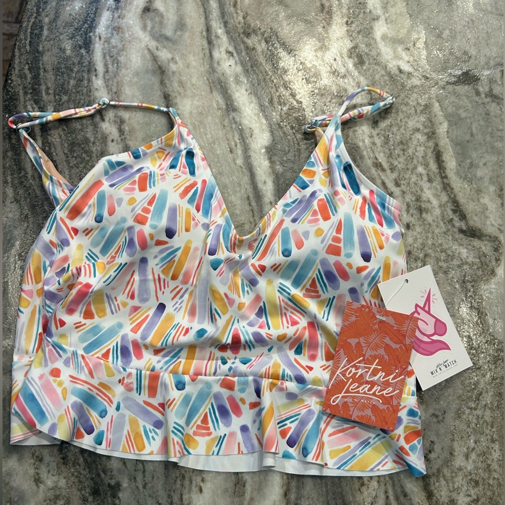 NWT Kortni Jeane  XL Scoop Back Top Watercolor Scallops